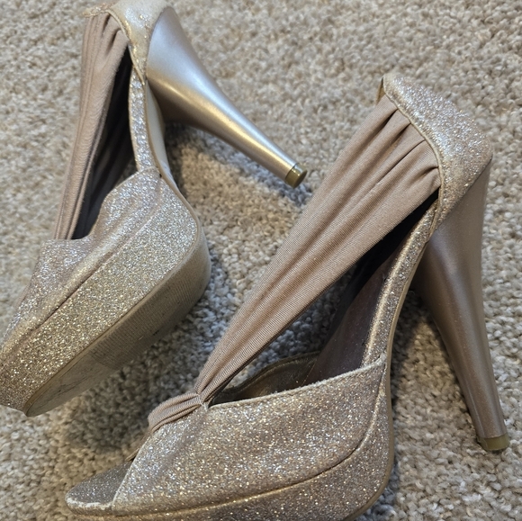 Madden Girl - Elegant Tan and Gold Women's Heels - Picture 8 of 10